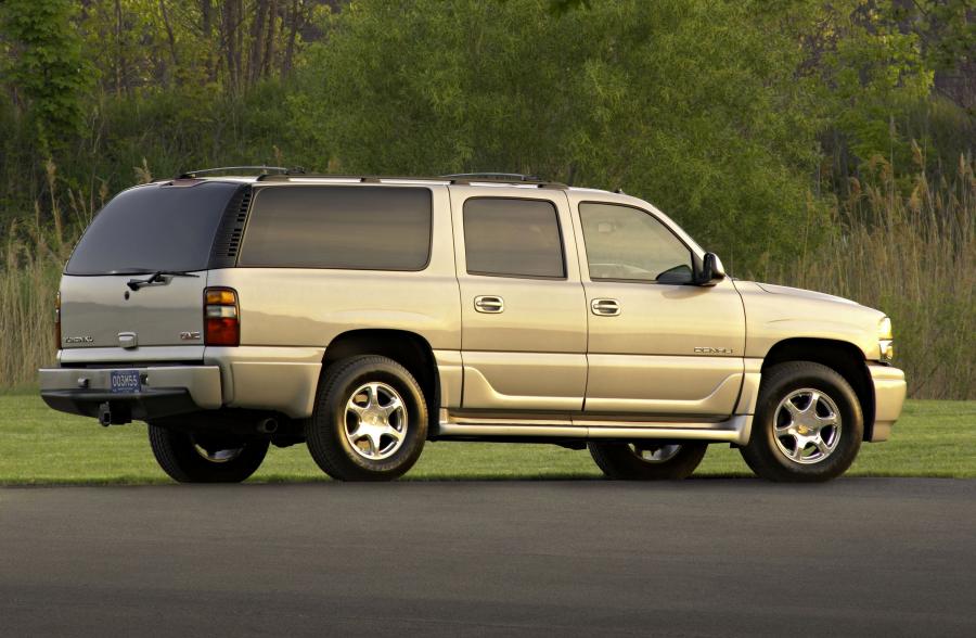  GMC Yukon XL Denali 2000 года  (фото 2 из 7)